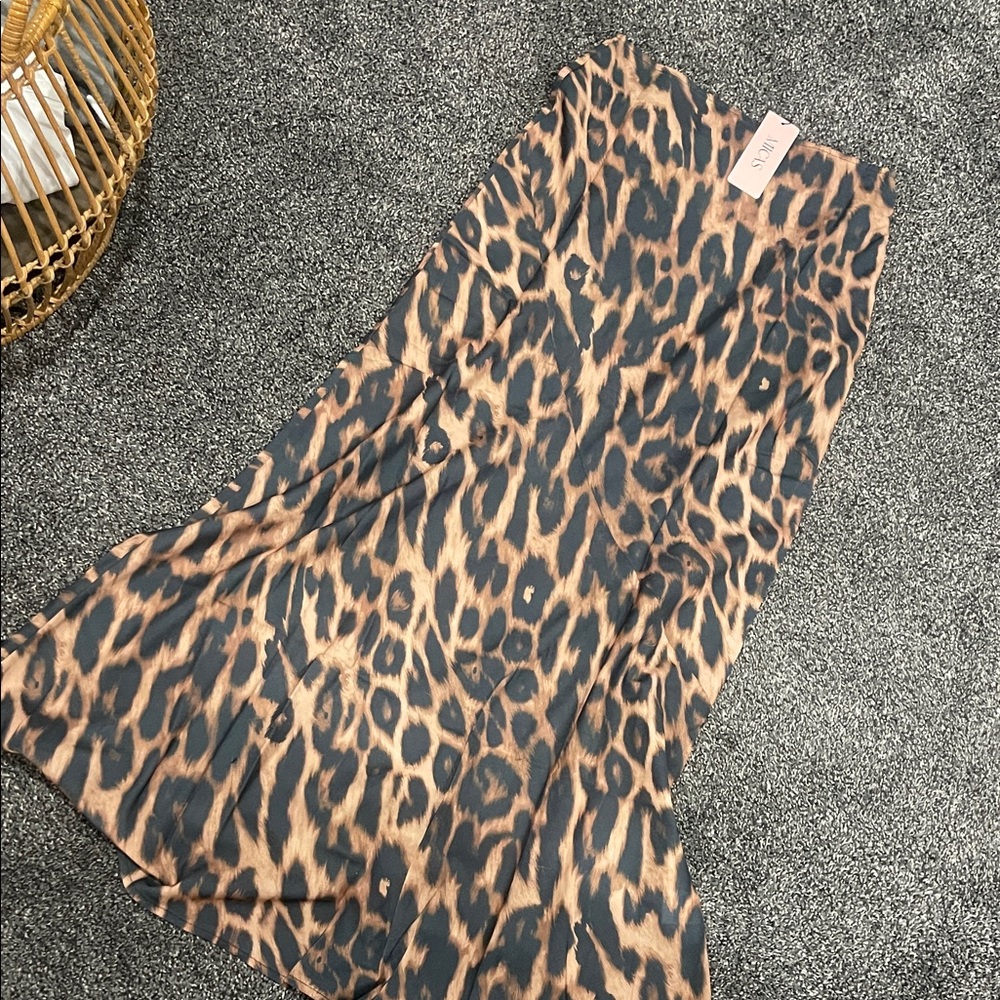 Chic Leopard Print Maxi Skirt